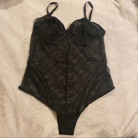 TORRID NWT - BLACK LACE & MESH STRAPPY BODYSUIT - Picture 4 of 5